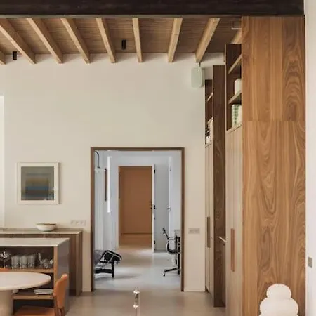 Luxury Designer Loft Apartment *